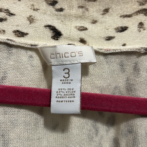 Chico’s lightweight sweater w/2 buttons soft tan  flattering $14 size 3 - Picture 2 of 4